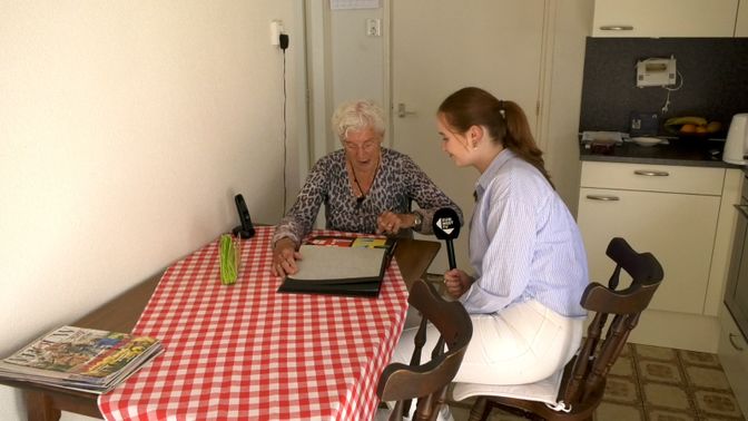 Tijdens het gesprek kwamen er veel herinneringen naar boven bij Adje (foto: ZuidWest Update)
