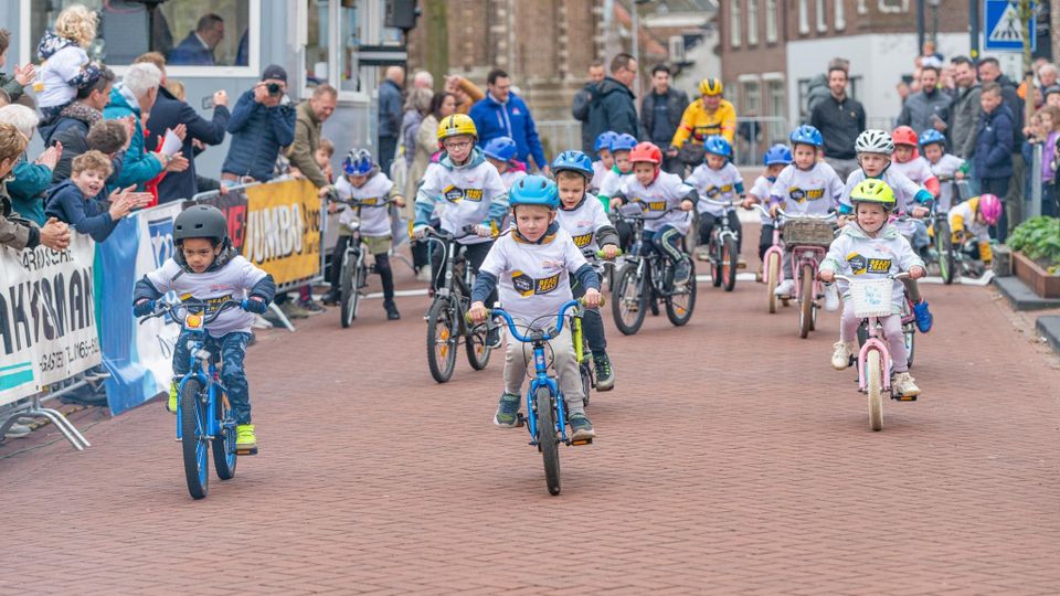 Wielerronde Oud Gastel viert jubileum grootser dan ooit: &#8216;Echt iets om trots op te zijn&#8217;