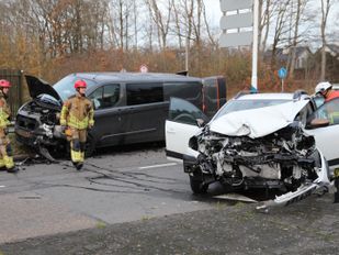 112 nieuws roosendaal botsing politie ambulance willem dreesweg