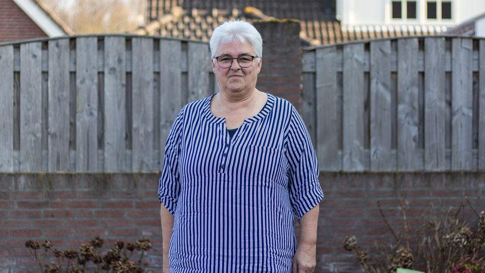 Carola is een vast gezicht in het straatbeeld van Moerdijk: &#8216;Vroeger zaten we tot &#8217;s avonds laat buiten&#8217;