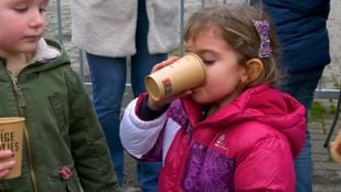 Chocomel drinken met jongerenwerkers in Oud-Vossemeer