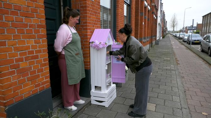 Natacha krijgt veel klanten als het Koekhuisje buitenstaat.