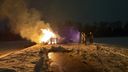 Ruim negentig kerstbomen gaan in Standdaarbuiten in vlammen op