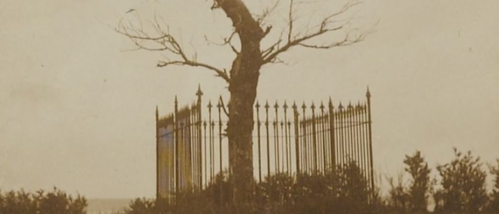 Grafmonument burgemeester De Roock