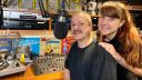 Gerben en Rachel runnen piratenzender Radio Favoriet vanuit hun schuurtje