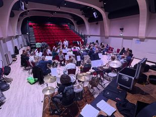 Zeventig leden, zeventig jaar leeftijdsverschil: Orkest de Oudenbossche Harmonie verbindt Halderberge