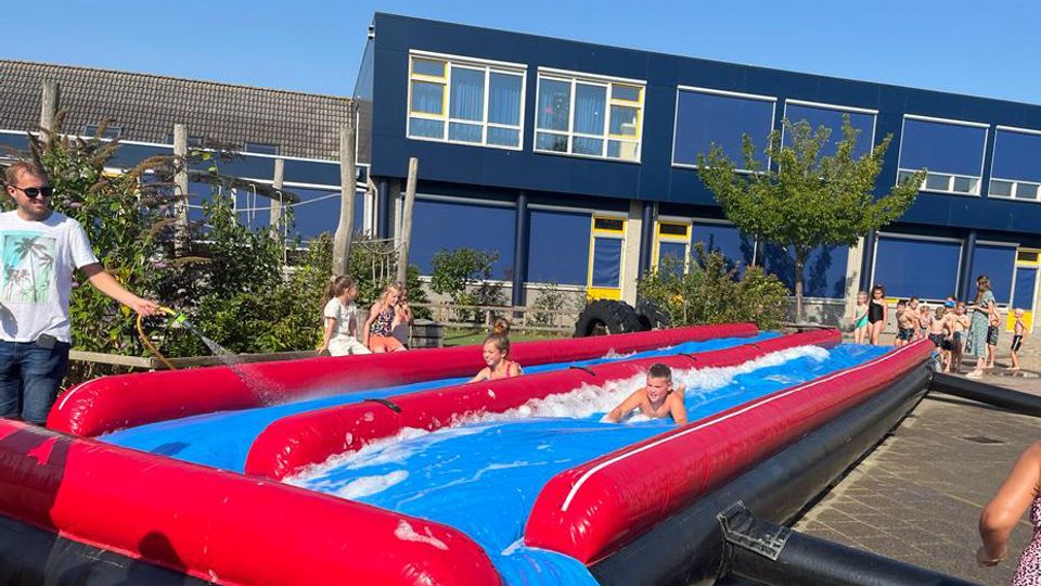 Waterpret bij basisschool Lodijke in Bergen op Zoom.