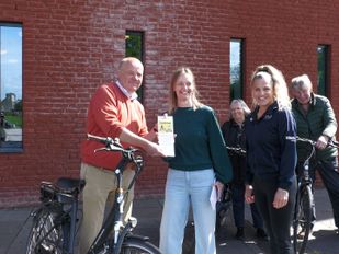Met de Fietsbingo gaan ouderen gezond en fit door de regio: &#8216;Het worden gezellige routes&#8217;