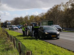 Kop-staartbotsing op A4 bij Bergen op Zoom, bestuurders met schrik vrij