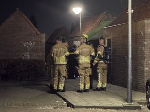 Brand in bijgebouw in Bergen op Zoom, politie vindt vuurwerkresten