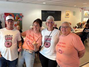 Leger des Heils deelt donuts uit