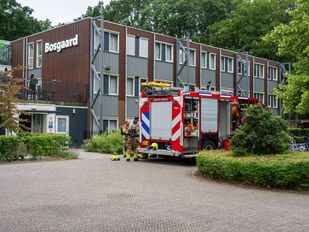 Brand in pand aan Hoofdlaan, brandweer tikt ramen in ter ventilatie