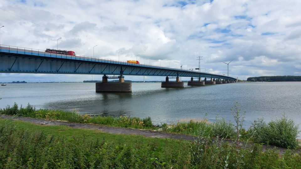 Haringvlietbrug