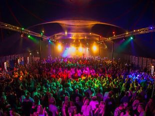 Het Smartlappen Festival in de tent vond voor het laatst plaats in 2017