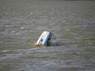 Bootje gekapseisd Bergen op Zoom