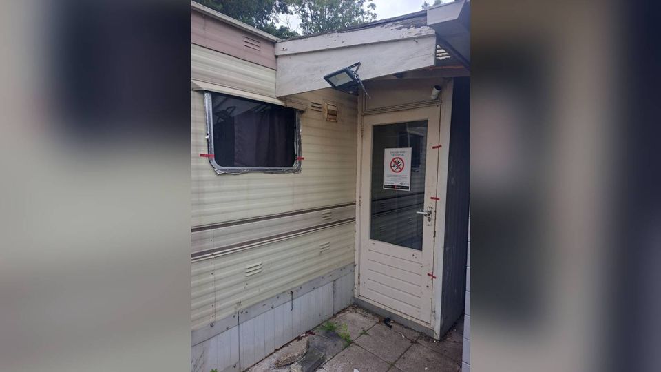 Stacaravan in Moerdijk twee maanden gesloten na vondst drugslab en wapens