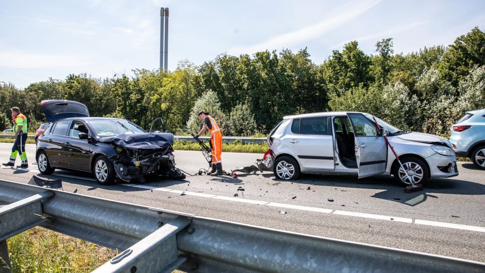 Gewonde bij kop-staartbotsing op A17 bij Roosendaal