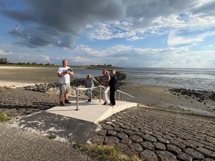 Opening dijktrap met wethouder Hilda Moerland en initiatiefnemers