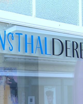 Kunst Collectief Halderberge tovert 31 etalages om tot mini-galeries in centrum Oudenbosch