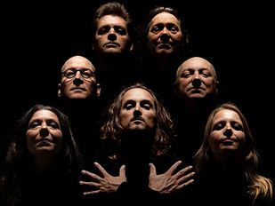 Publiciteitsfoto van de band Crazy Little Things in de stijl van Queen