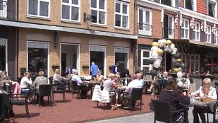 Vol terras bij restaurant Parwaan in Hoogerheide