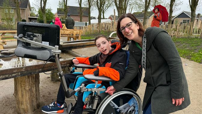 Ruben en moeder speeltuin Hoeven Halderberge