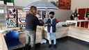 Laptops overhandigd aan leerlingen Curio Entree