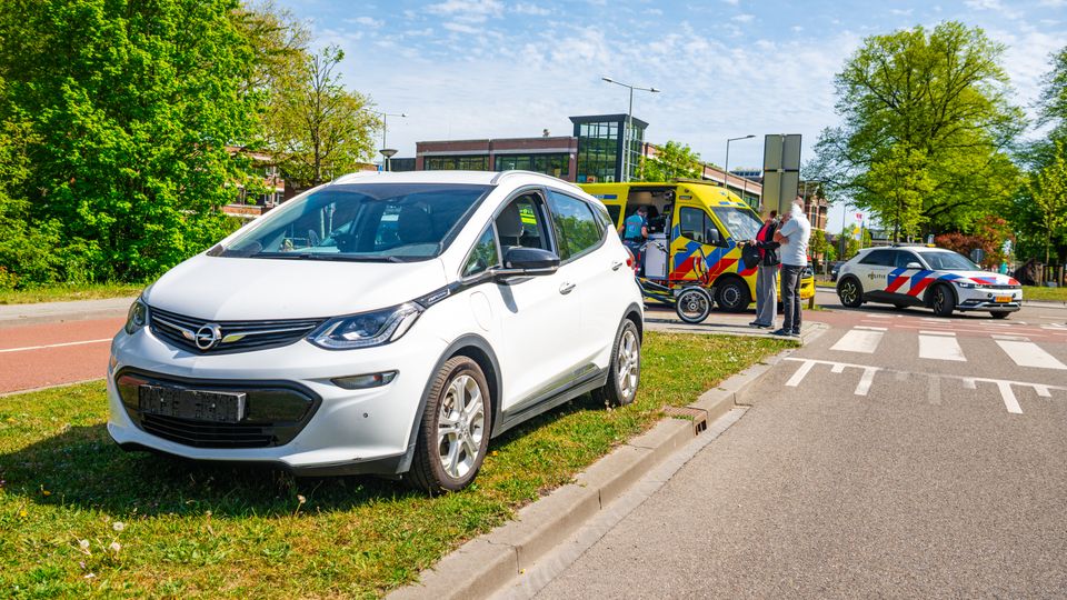 Fietsster gewond na botsing met auto in Bergen op Zoom