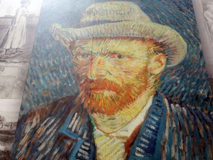 Vincent van Gogh, afbeelding bij de kerk in Etten-Leur.