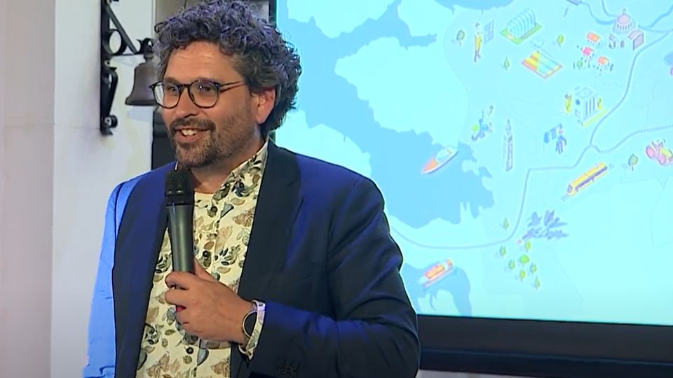 De Roosendaalse wethouder Arwen van Gestel geeft een toelichting tijdens de netwerkbijeenkomst Stedelijke Regio West-Brabant West