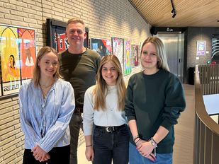 Leerlingen KSE Etten-Leur met leraar Richard Rokx.