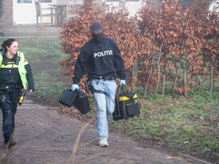 Politie onderzoekt mogelijke gevaarlijke stoffen in pand in Langeweg