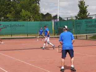 Van caravan als kleedkamer naar al zestig jaar een tennisvereniging: &#8217;t Kèperke viert jubileum