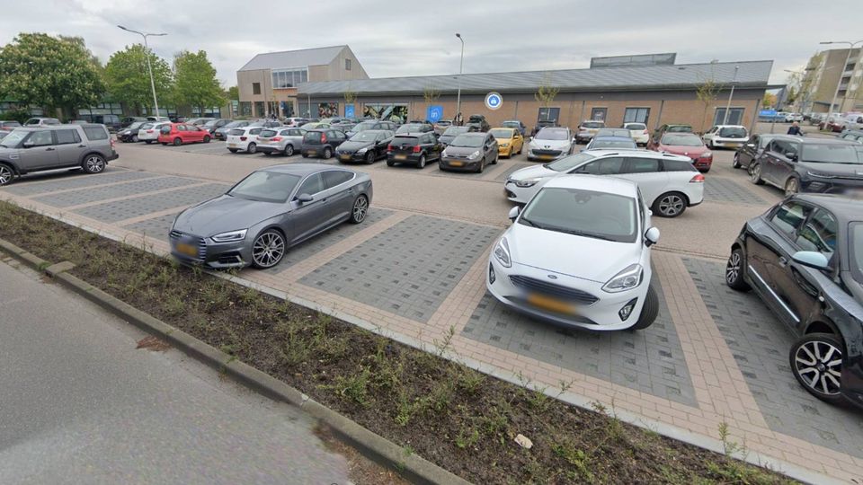 Parkeerterrein bij winkelcentrum Tolberg wordt eenrichtings&shy;verkeer na klachten bezoekers