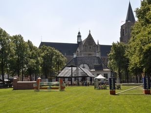 De Markt in Wouw in de zomer