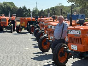 Ad heeft een erf vol oldtimertrekkers: &#8216;Het is een passie geworden&#8217;