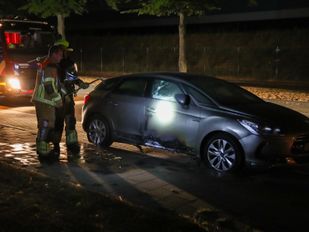 Auto beschadigd door brand in Roosendaal