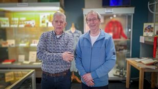 Piet Goorden en Fons Heijmans van heemkundekring De Vrijheijt van Rosendale.