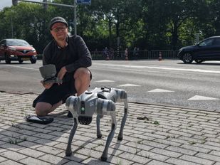 Michel de Brouwer (47) maakt vanuit zijn drone een foto