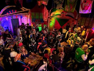 De kroeg die maar 5 keer per jaar open is, het Prinsencafé