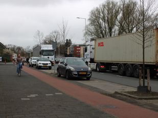 Geen 30 kilometerzone voor Bergse Ravelstraat, wél nieuwe wegmarkeringen