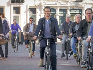 Premier Rob Jetten op werkbezoek in Roosendaal: &#8216;Indrukwekkend wat hier gebeurt&#8217;
