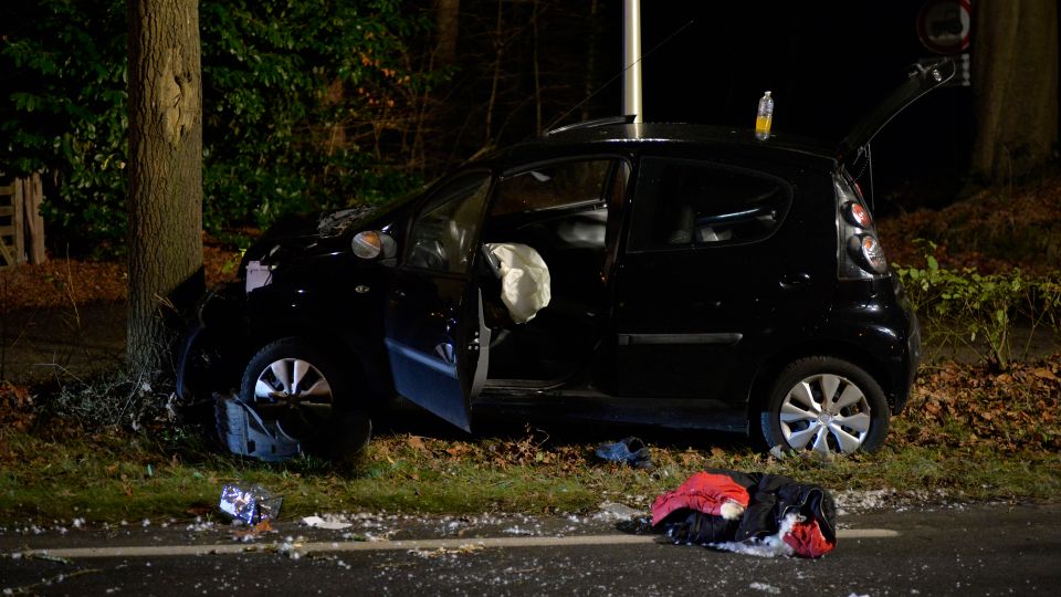 Ongeluk auto bredaseweg rijsbergen