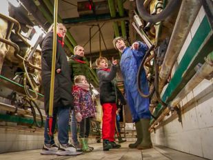 Vroege vogels beleven boerenochtend bij Den Hof
