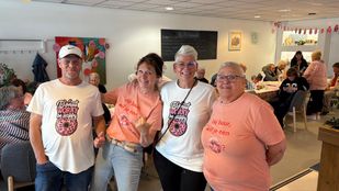 Leger des Heils deelt donuts uit