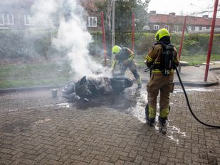 Motor volledig verwoest door brand in Roosendaal