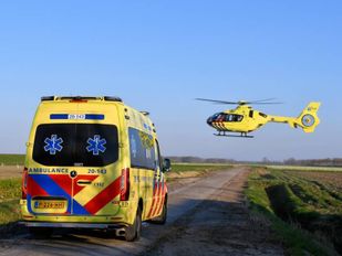 Traumahelikopter landt in Sint-Annaland na medische noodsituatie
