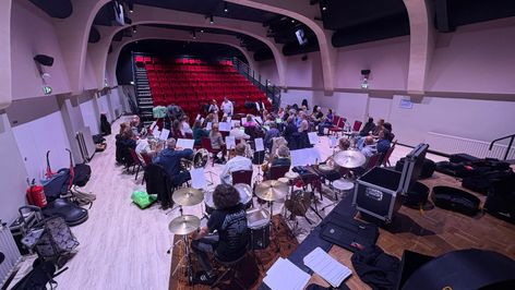 Zeventig leden, zeventig jaar leeftijdsverschil: Orkest de Oudenbossche Harmonie verbindt Halderberge