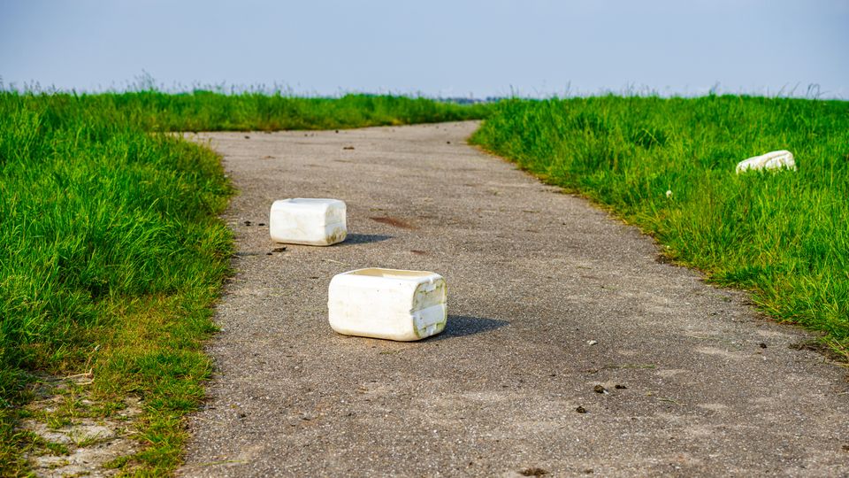 gedumpte vaten Tholen