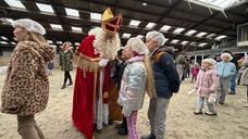 Sinterklaas op bezoek bij Stal 't Sander in Etten-Leur.